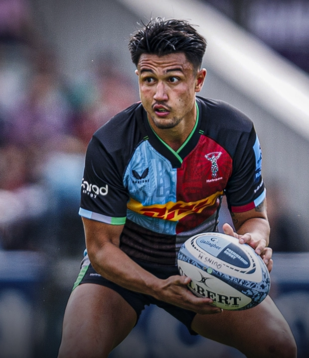 Harlequins player carrying the ball